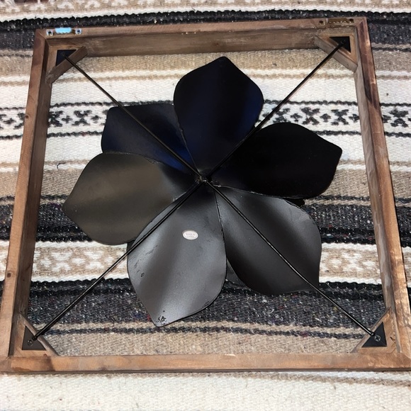 *KEPT 16x16 Elegant 3D wood and metal flower wall hanging Kirkland’s - Picture 2 of 7